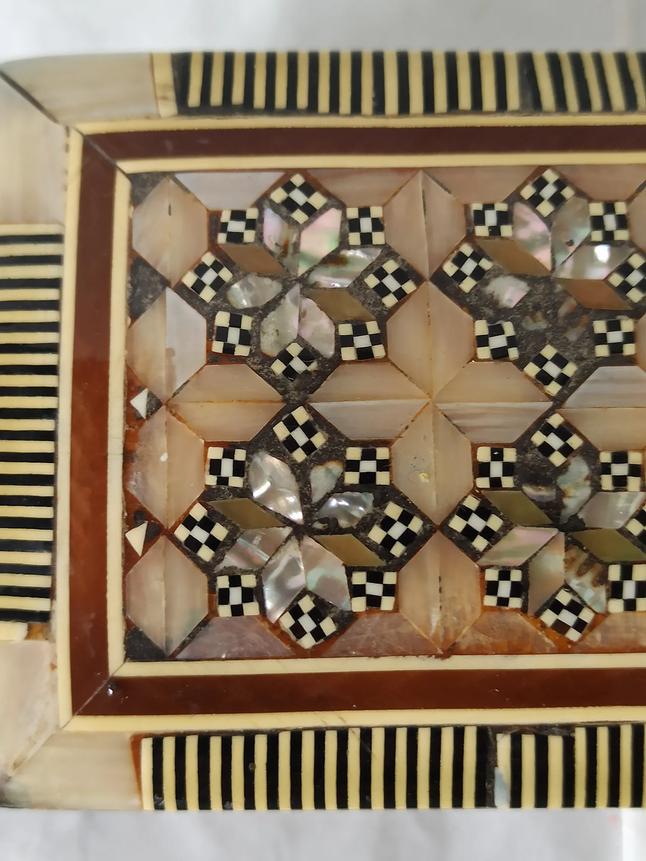 Mahogany and mother-of-pearl jewelry box, 50s 6