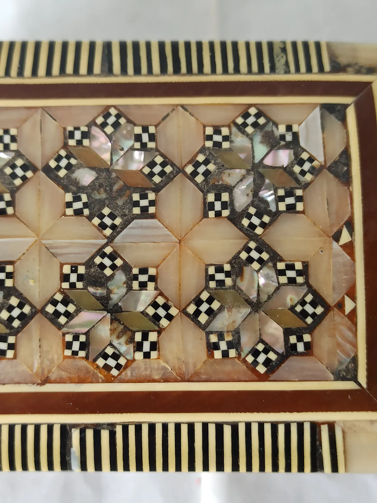 Mahogany and mother-of-pearl jewelry box, 50s 7