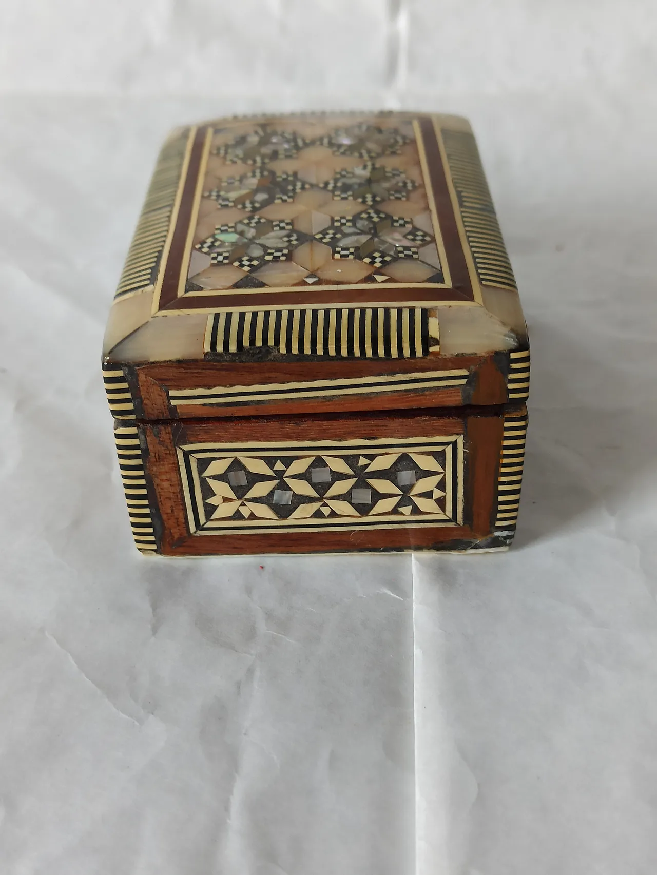 Mahogany and mother-of-pearl jewelry box, 50s 9