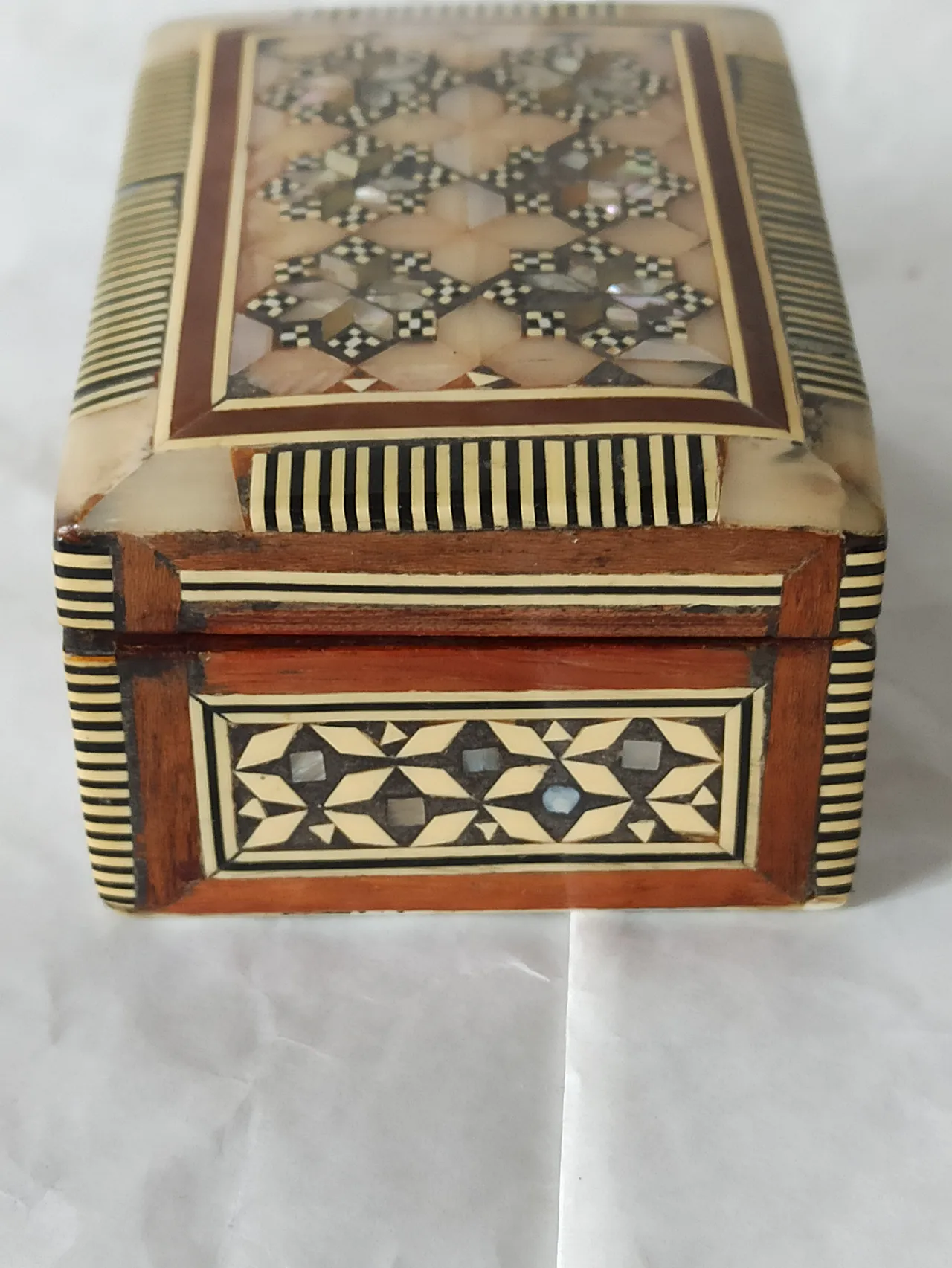 Mahogany and mother-of-pearl jewelry box, 50s 12