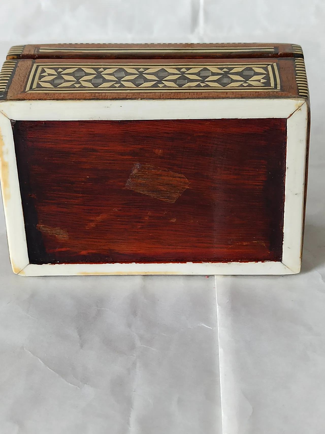 Mahogany and mother-of-pearl jewelry box, 50s 14