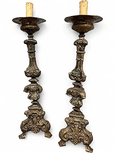 Pair of candlesticks in chiselled silver, 18th century