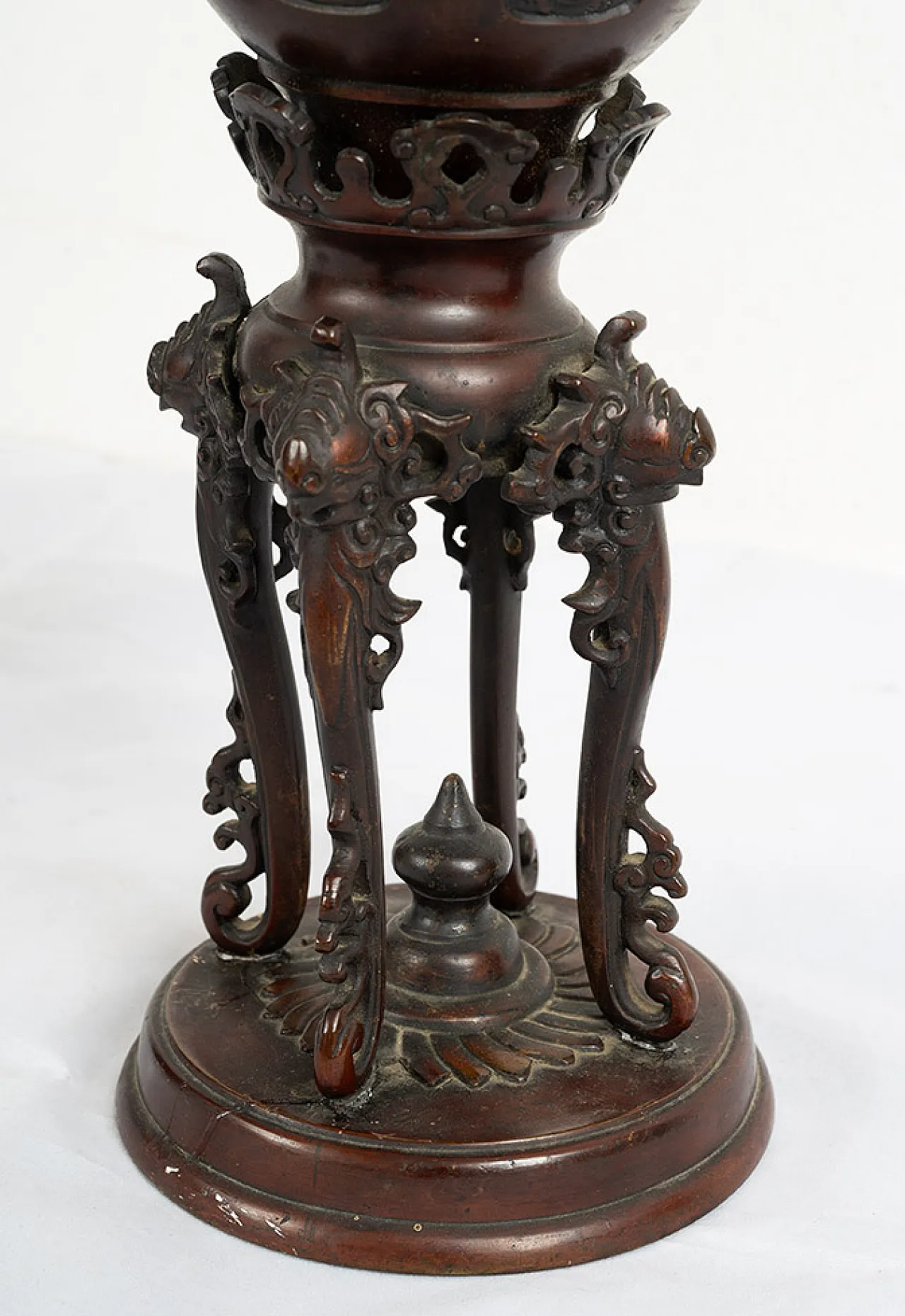 Pair of Chinese patinated bronze vases, late 19th century 3