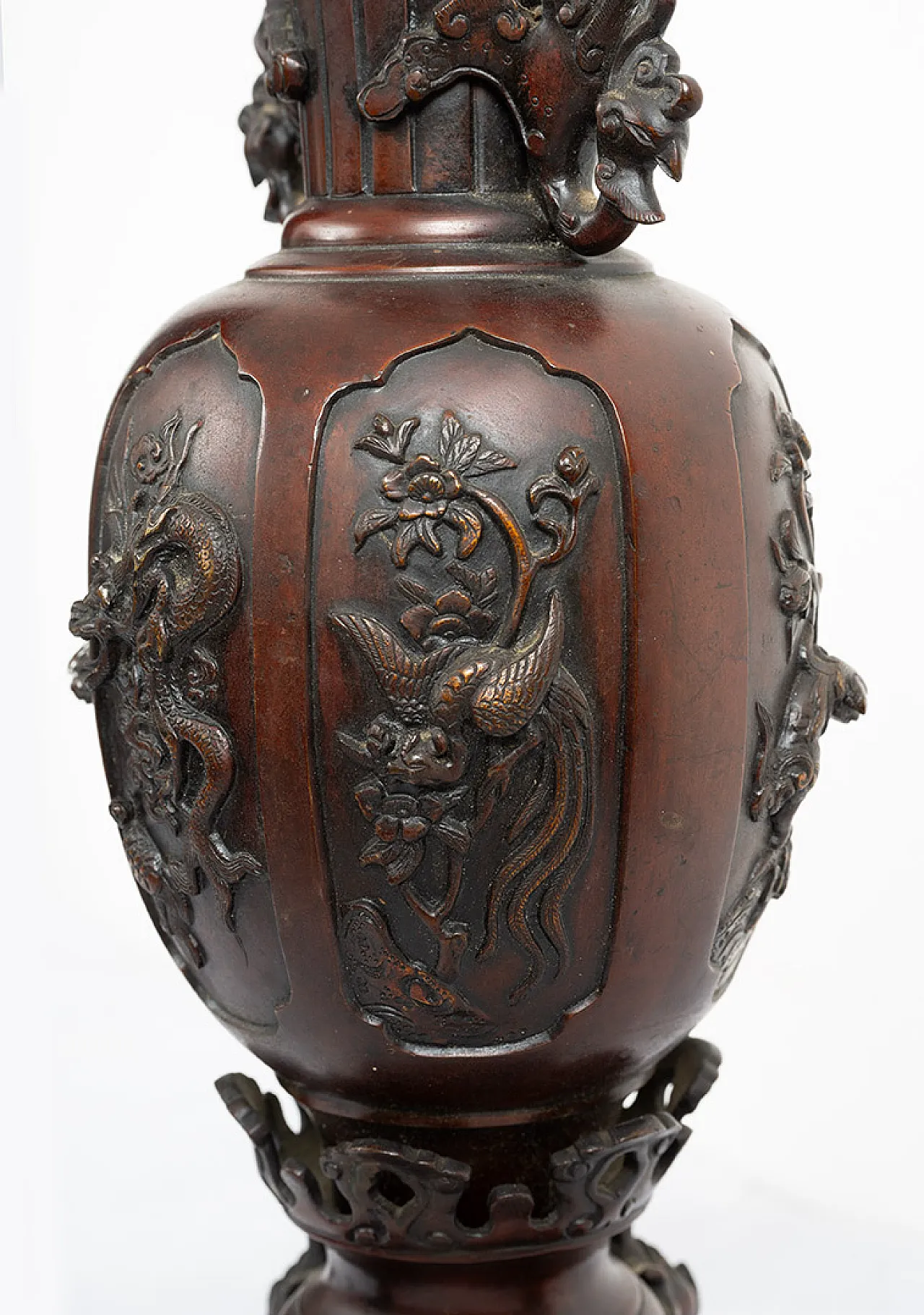 Pair of Chinese patinated bronze vases, late 19th century 4