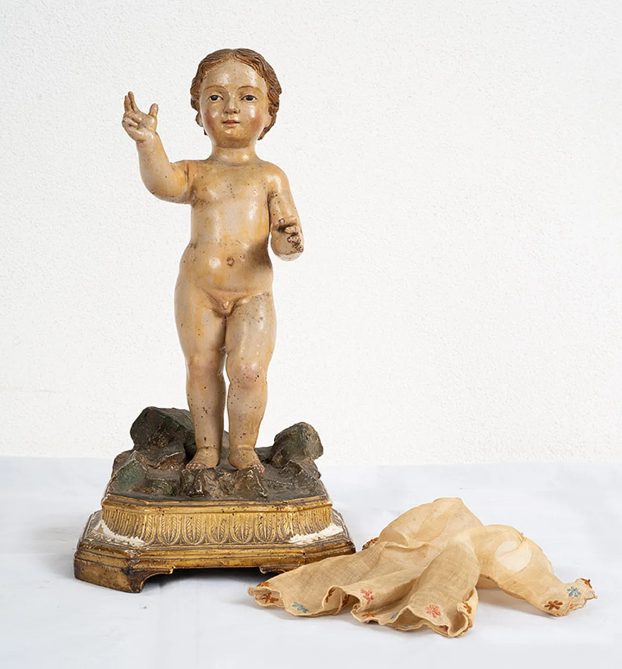 Sculpture in polychrome wood depicting a blessing child, 18th century 1