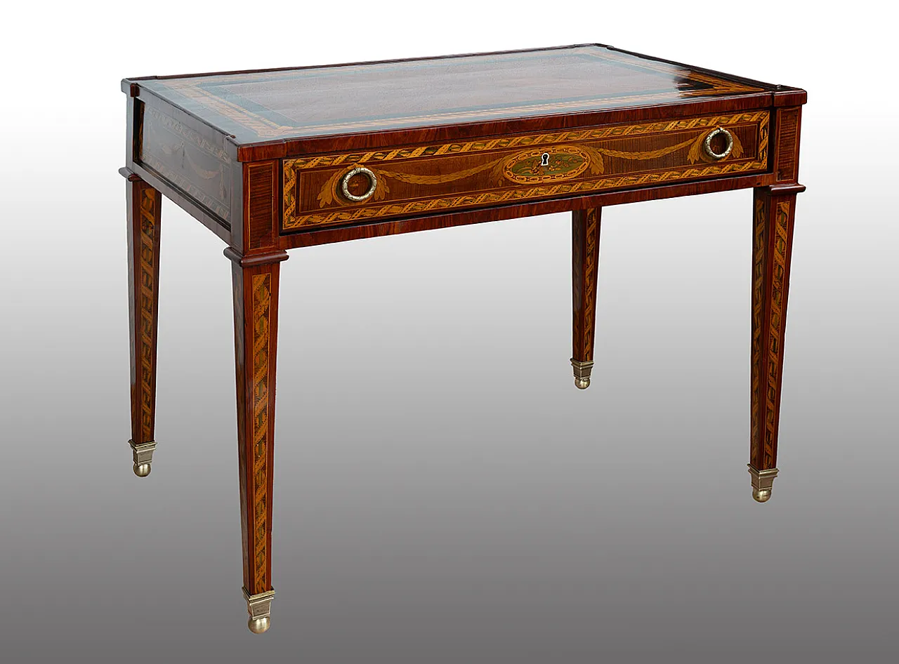 Lombard center desk in fine woods, 18th century 1