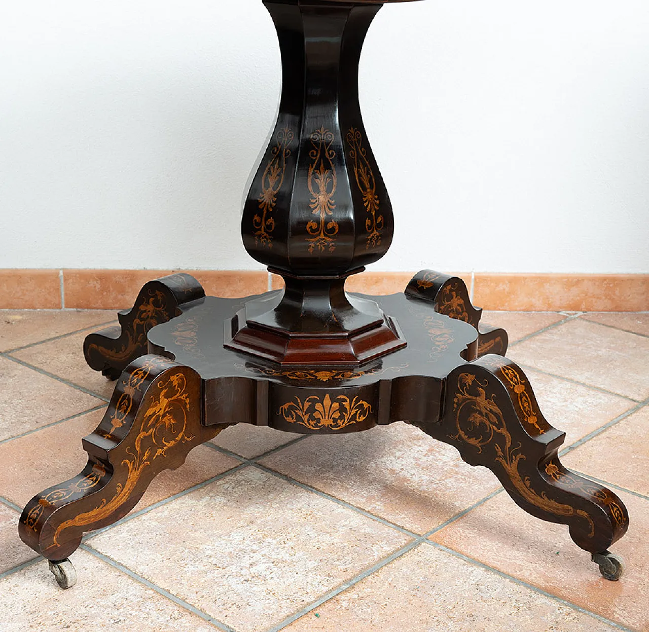 Freestanding coffee table in fine exotic woods, 19th century 7