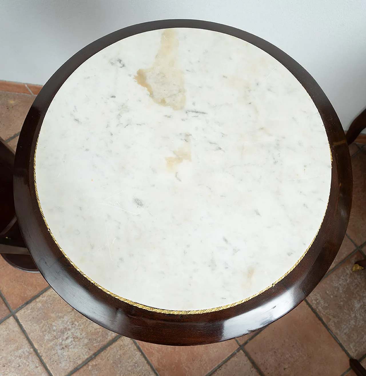 Pair of mahogany feather pedestals with plate, 19th century 3