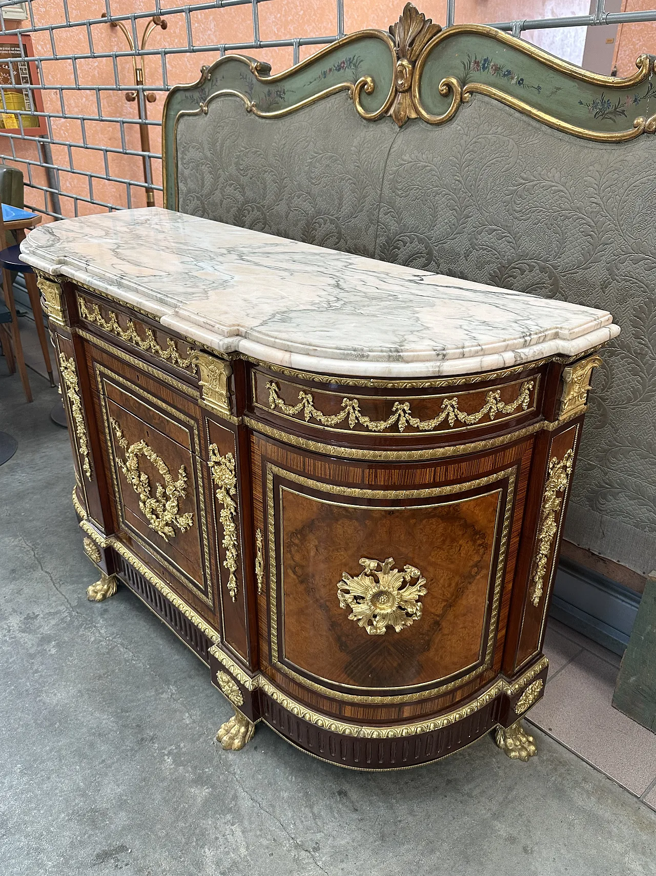 Commode de Château in walnut root, zebrano and marble, Paris, early 1900s 6