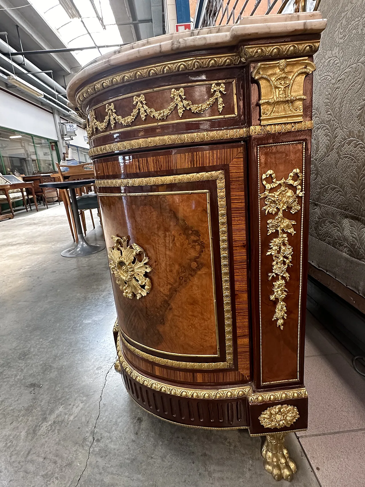 Commode de Château in walnut root, zebrano and marble, Paris, early 1900s 7