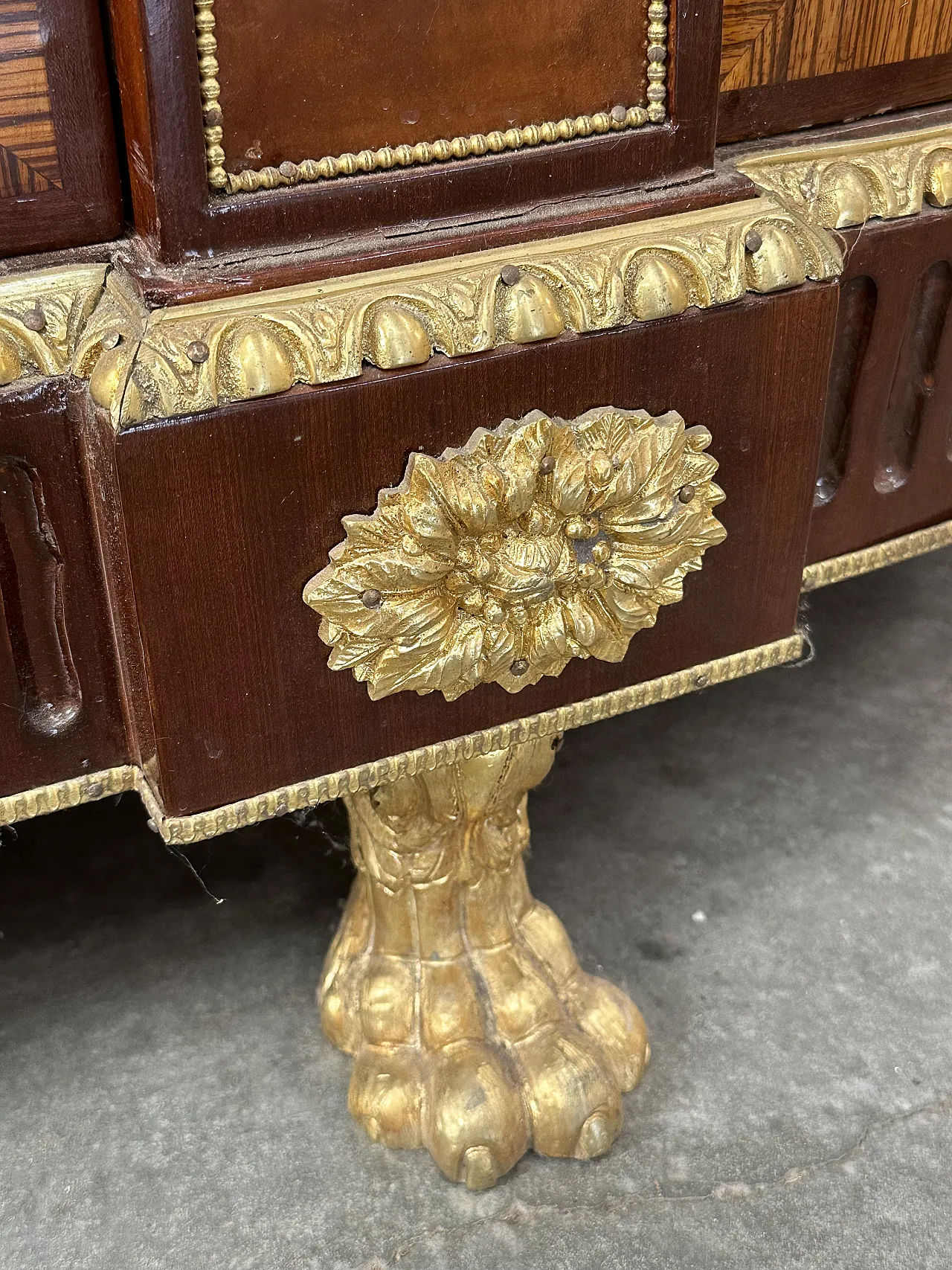 Commode de Château in walnut root, zebrano and marble, Paris, early 1900s 11