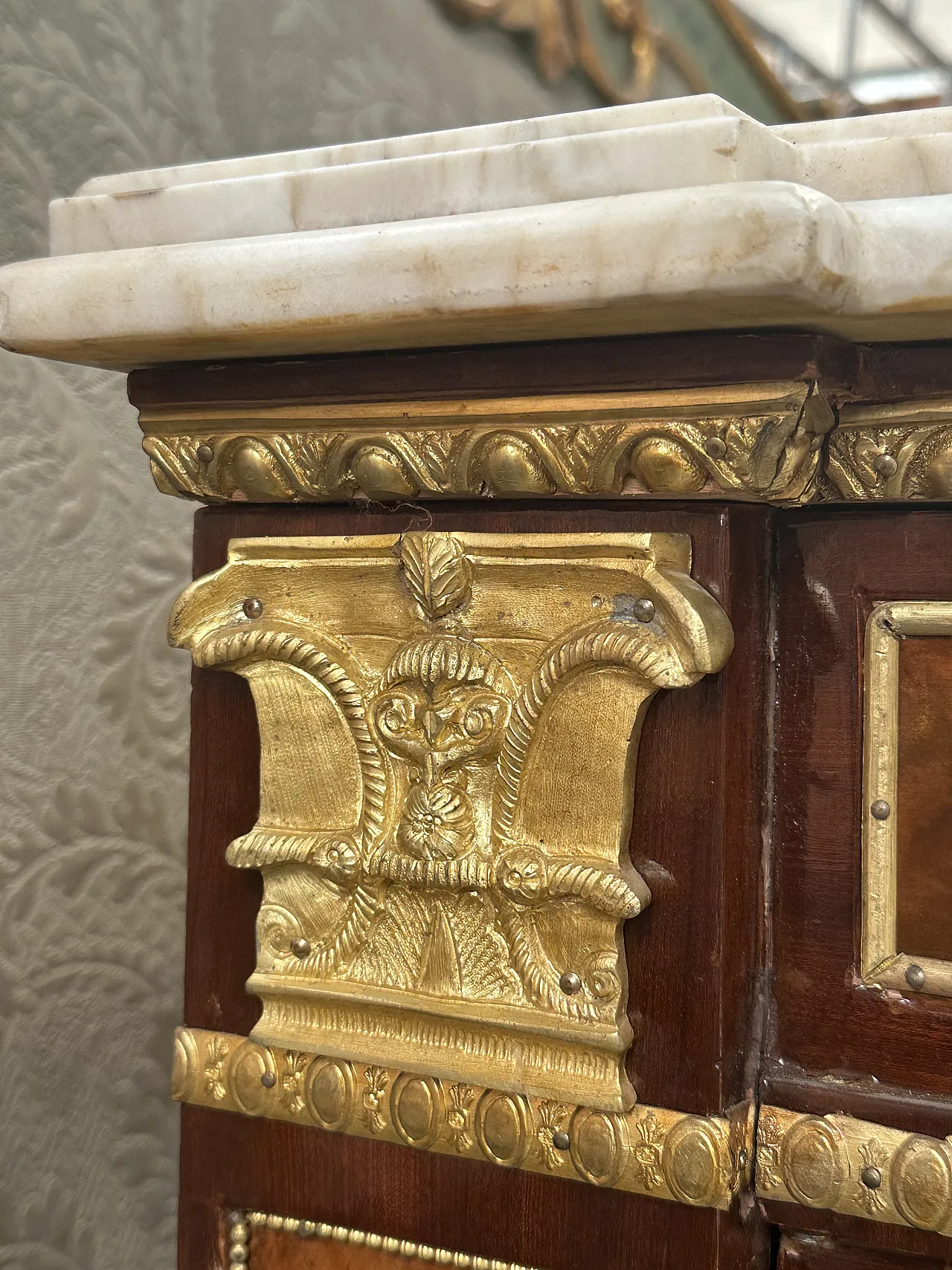 Commode de Château in walnut root, zebrano and marble, Paris, early 1900s 12