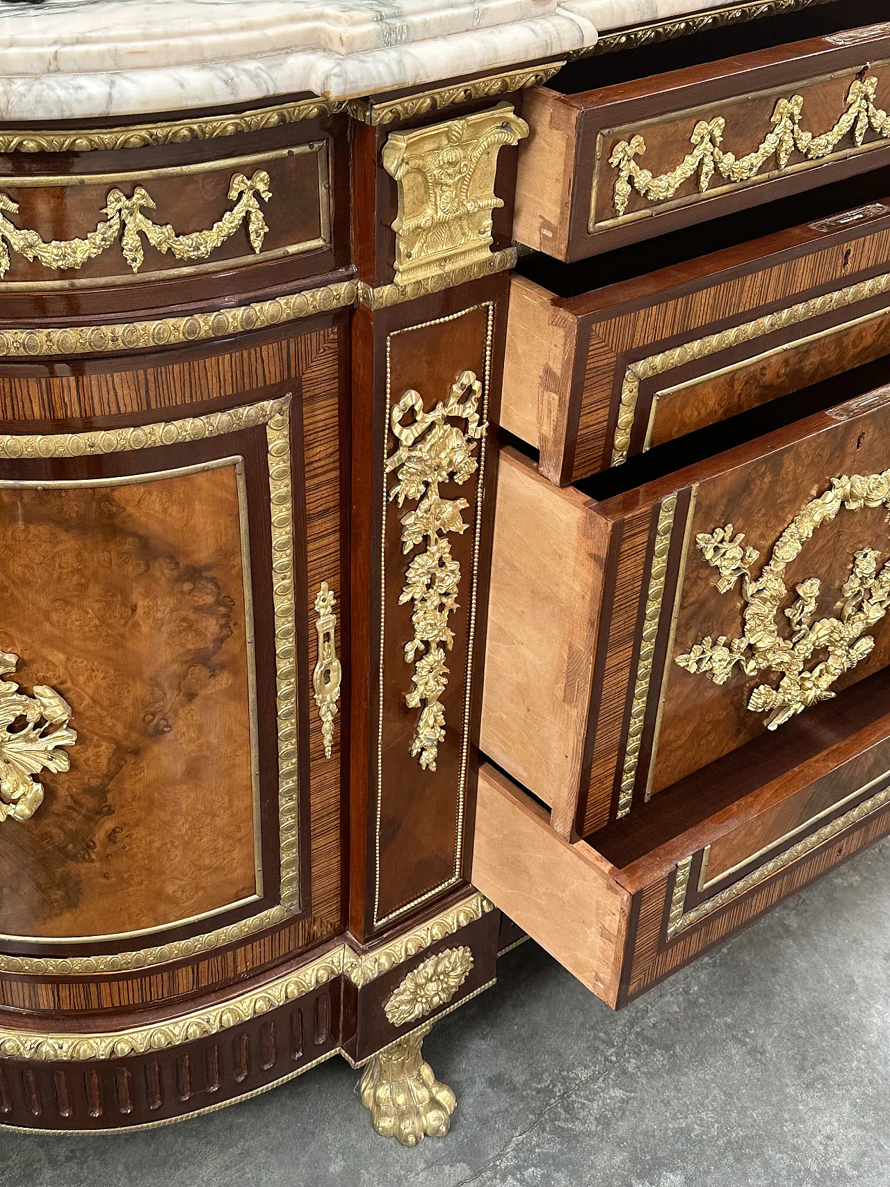 Commode de Château in walnut root, zebrano and marble, Paris, early 1900s 14