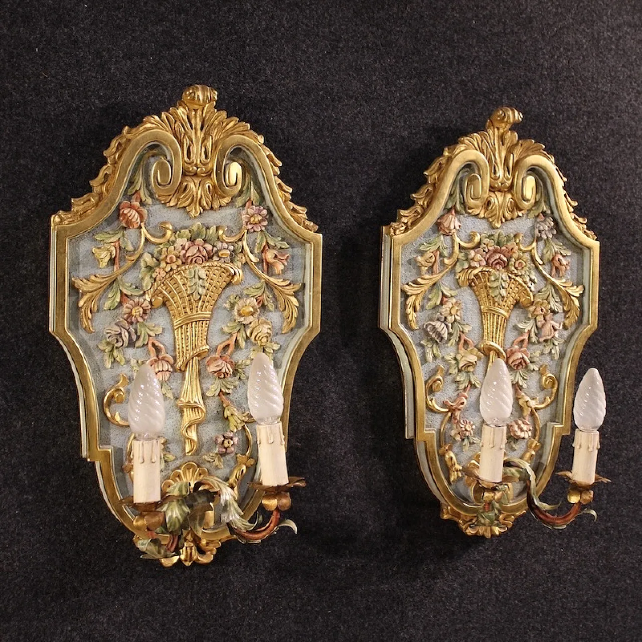 Pair of Italian lacquered gilded appliques in Louis XVI style, 20th c. 1