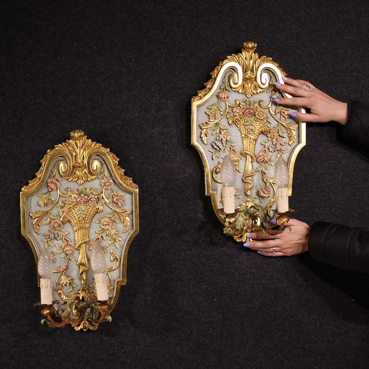 Pair of Italian lacquered gilded appliques in Louis XVI style, 20th c. 2
