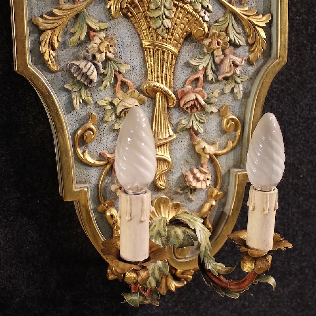 Pair of Italian lacquered gilded appliques in Louis XVI style, 20th c. 4