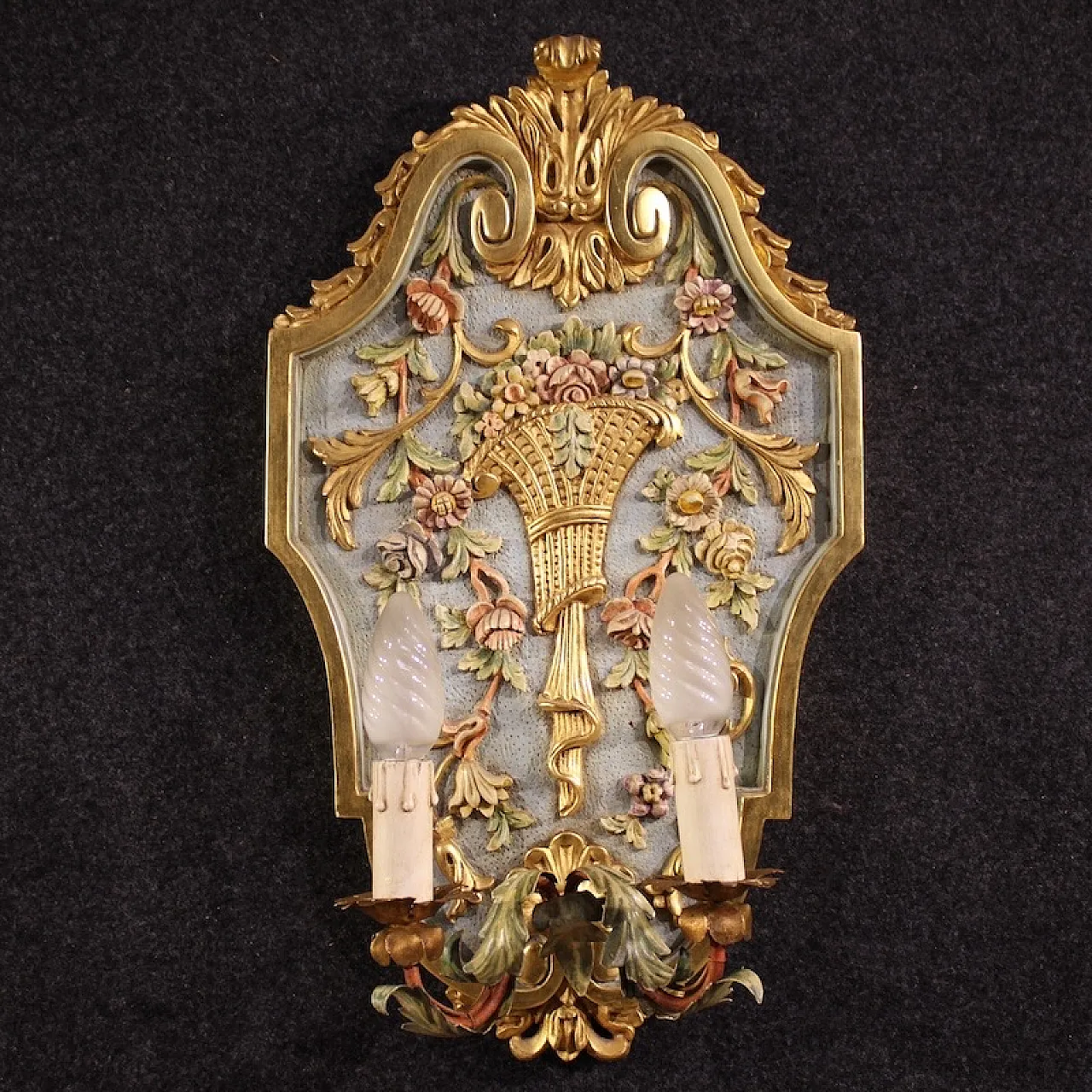 Pair of Italian lacquered gilded appliques in Louis XVI style, 20th c. 5