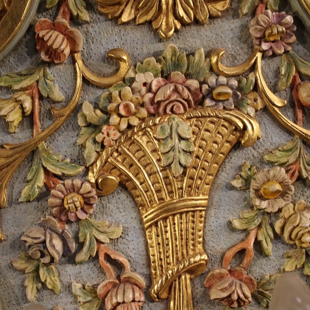 Pair of Italian lacquered gilded appliques in Louis XVI style, 20th c. 9