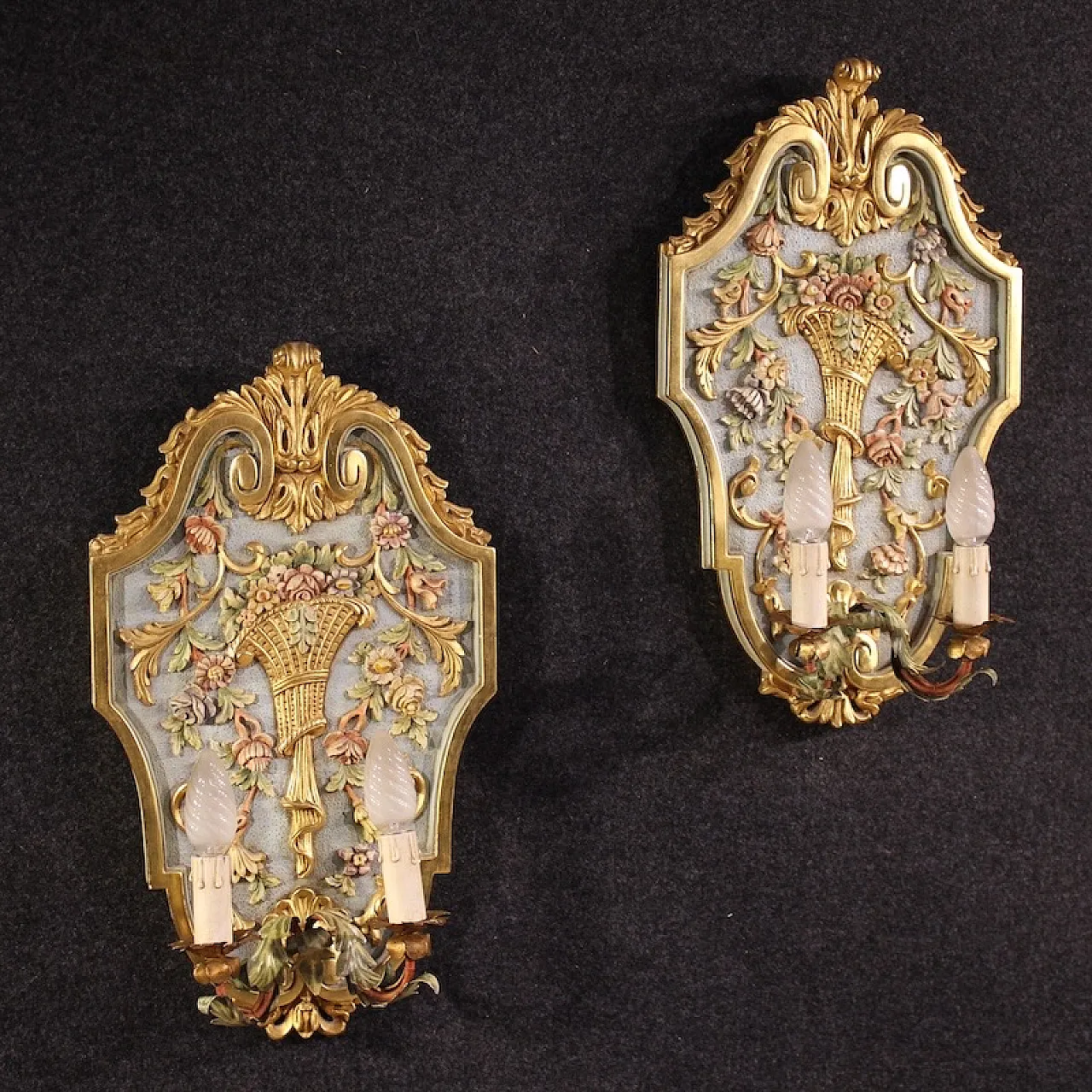 Pair of Italian lacquered gilded appliques in Louis XVI style, 20th c. 11