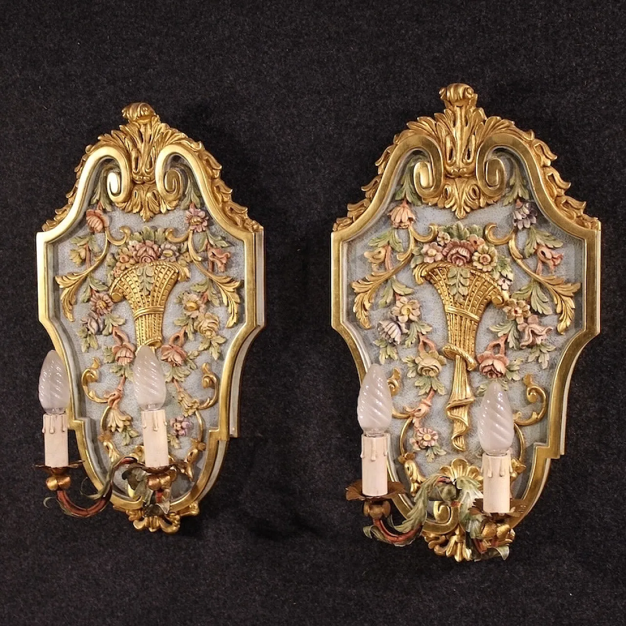 Pair of Italian lacquered gilded appliques in Louis XVI style, 20th c. 12