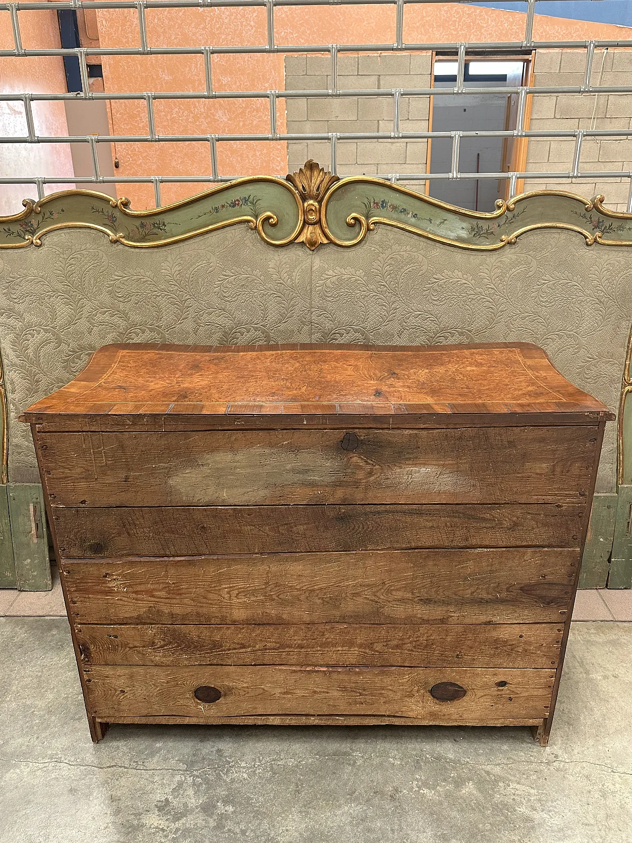 Louis XV chest of drawers, veneered in walnut and threaded, Piedmont, mid-18th century 4