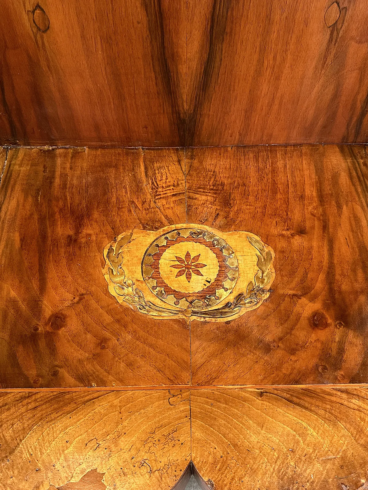 Carlo X console walnut, maple bronze inlays, Piedmont, early 19th c. 9