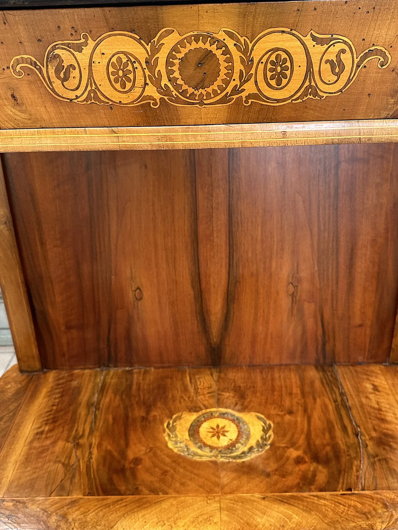 Carlo X console walnut, maple bronze inlays, Piedmont, early 19th c. 10