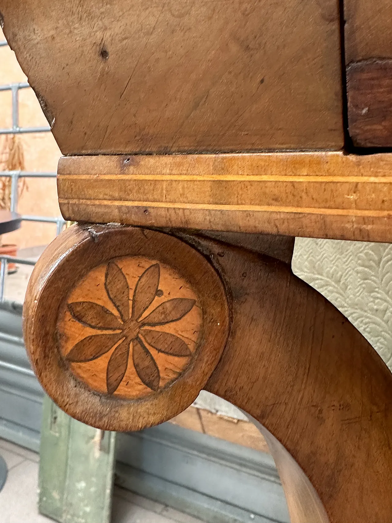 Carlo X console walnut, maple bronze inlays, Piedmont, early 19th c. 12