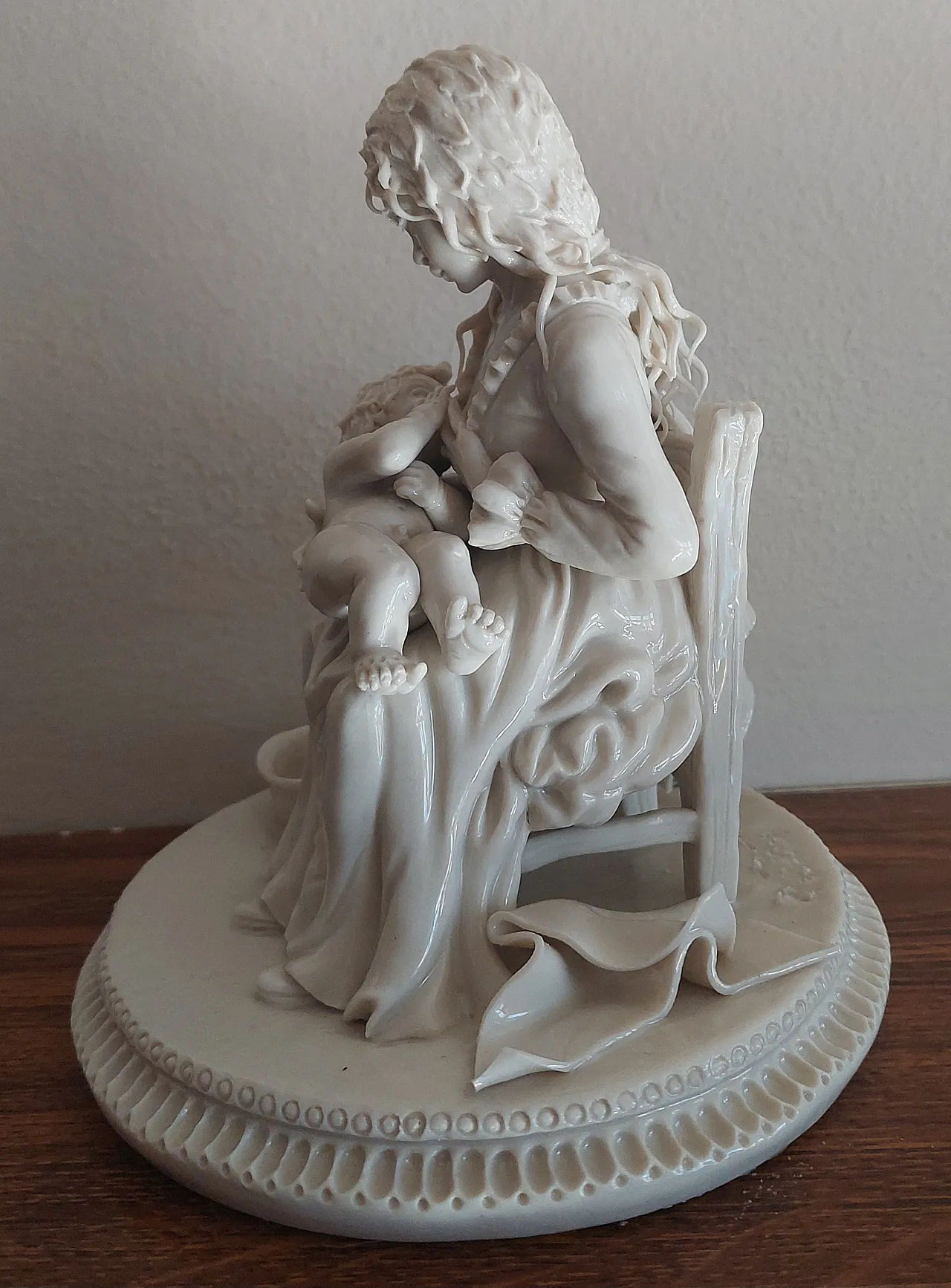 Capodimonte porcelain sculpture signed by G. Valletta, 20th century 2