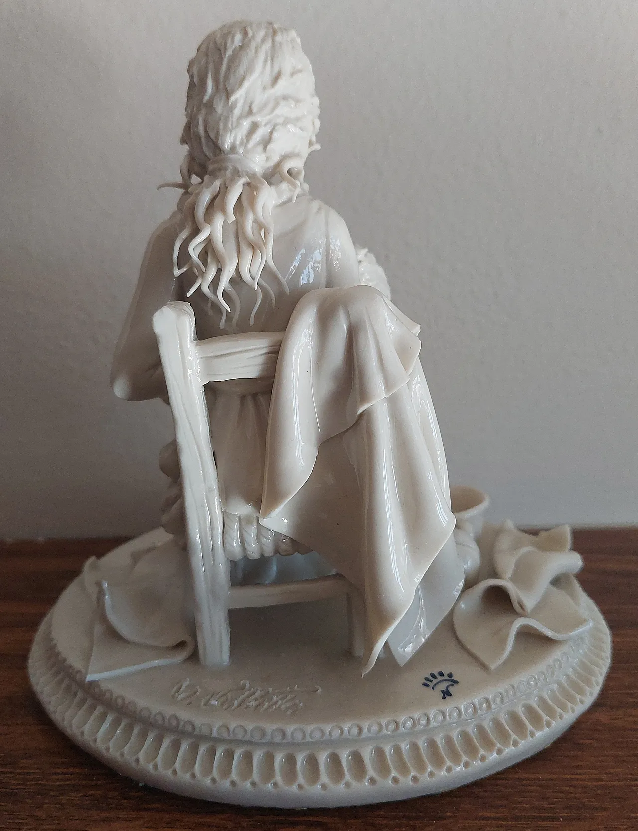 Capodimonte porcelain sculpture signed by G. Valletta, 20th century 3