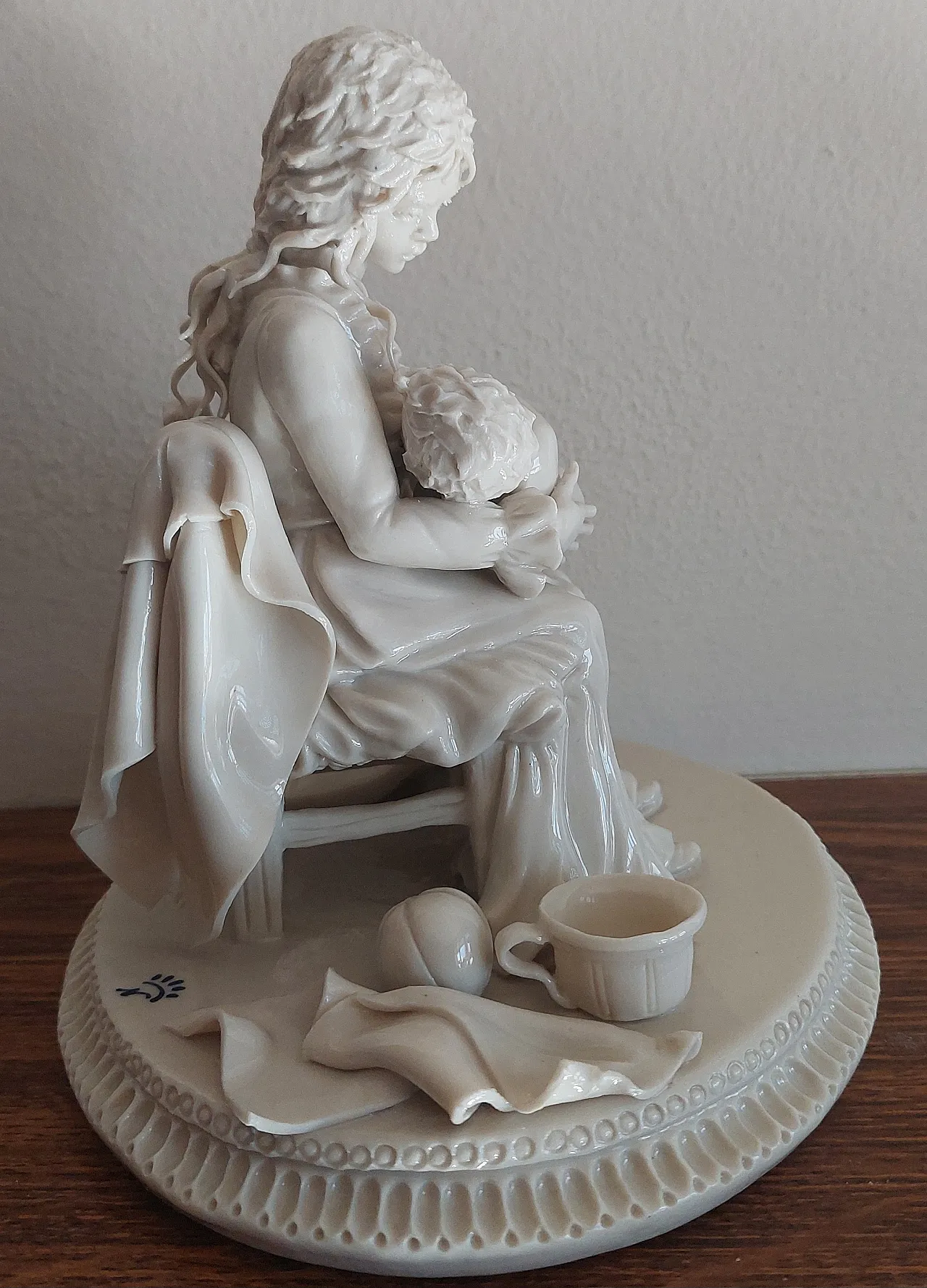 Capodimonte porcelain sculpture signed by G. Valletta, 20th century 4