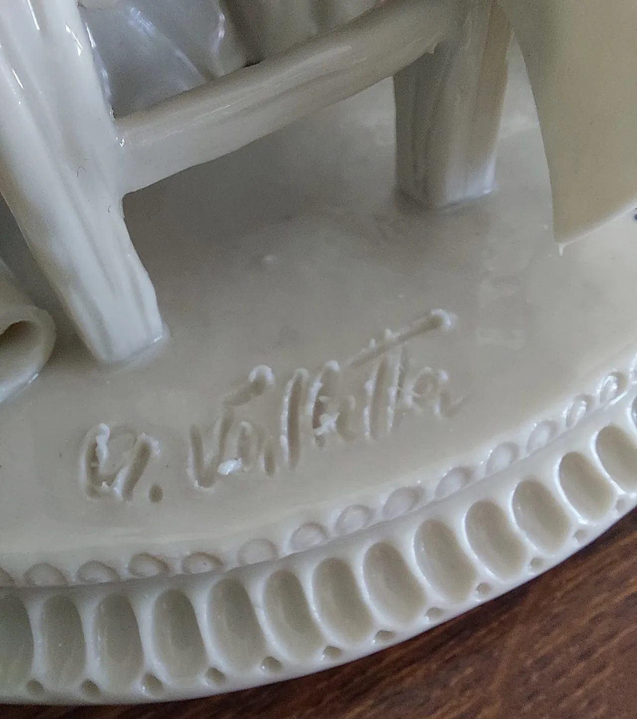 Capodimonte porcelain sculpture signed by G. Valletta, 20th century 6