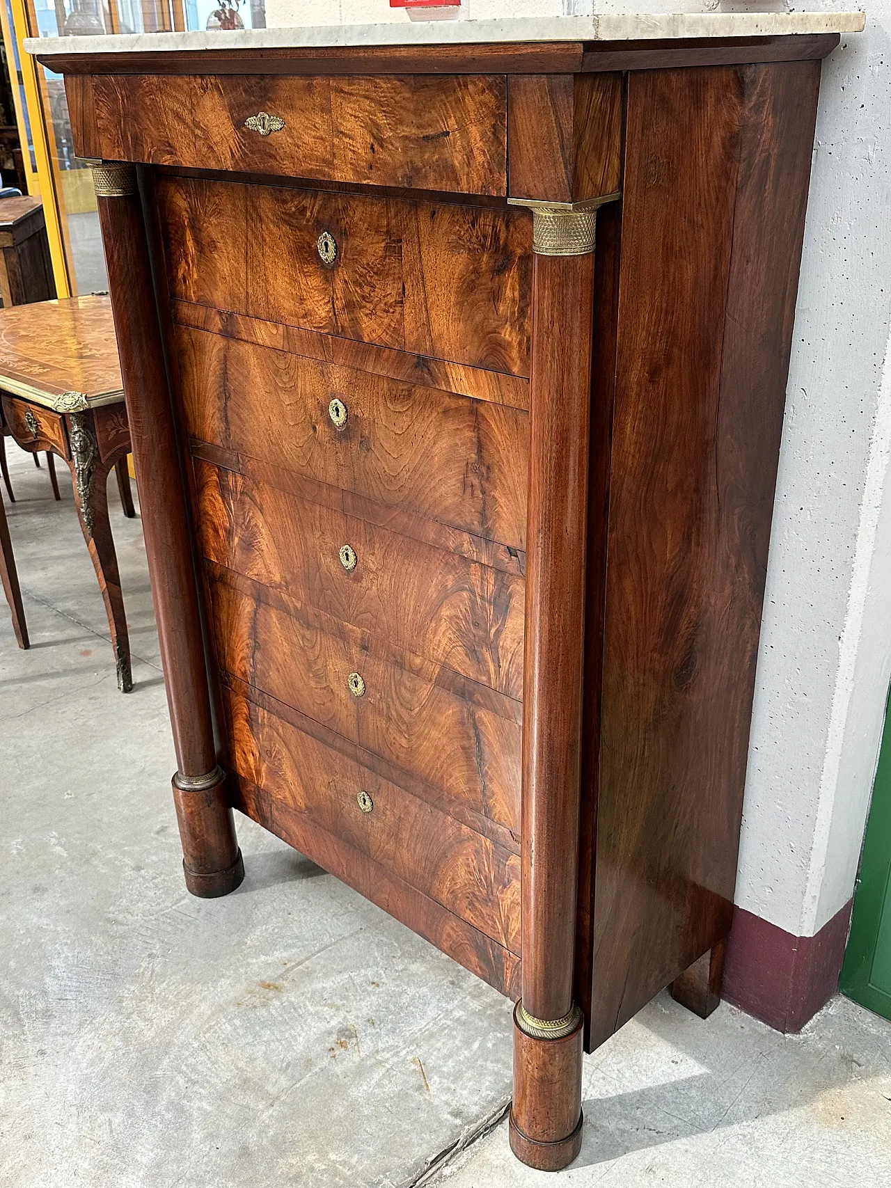 Empire secretaire in walnut feather with columns and bronzes, early 19th century 2