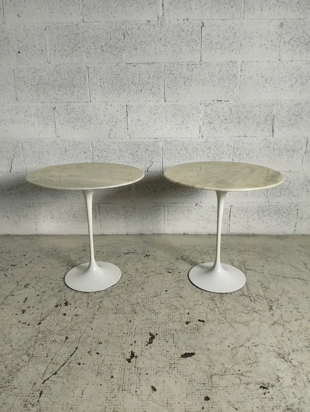 Pair of Tulip marble side tables by Eero Saarinen for Knoll, 70s 5