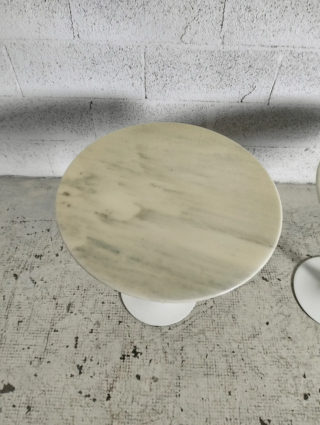 Pair of Tulip marble side tables by Eero Saarinen for Knoll, 70s 9