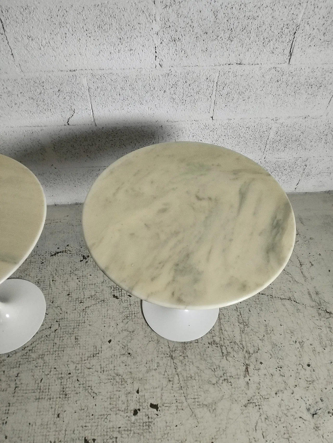 Pair of Tulip marble side tables by Eero Saarinen for Knoll, 70s 10