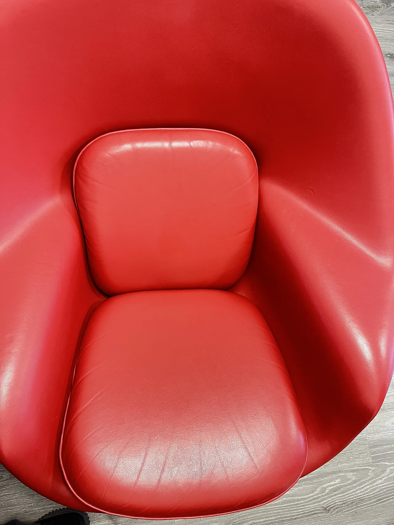 Womb Chair armchair by Eero Saarinen for Knoll red Leather, 2000s 4