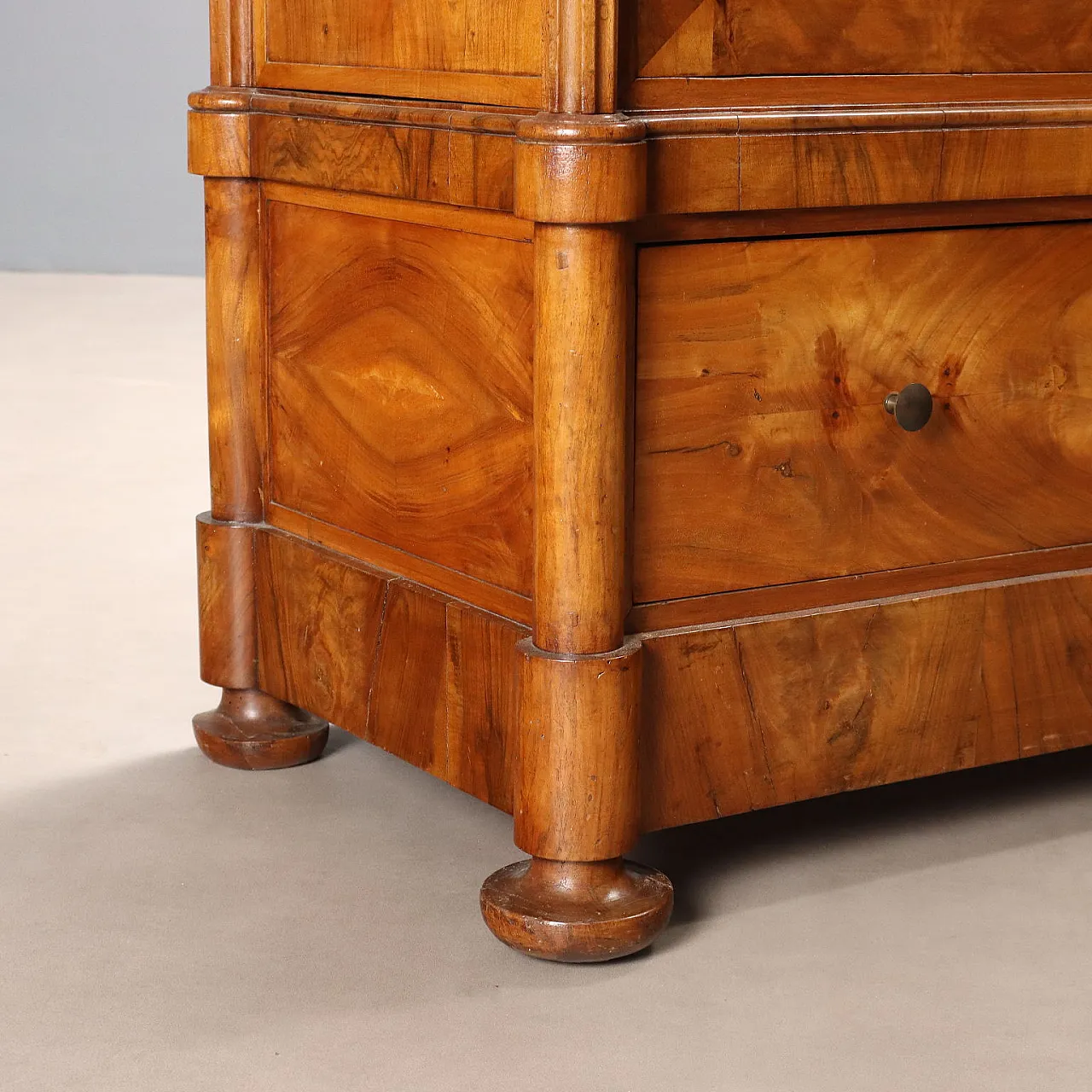 Walnut and glass bookcase, mid-19th century 10