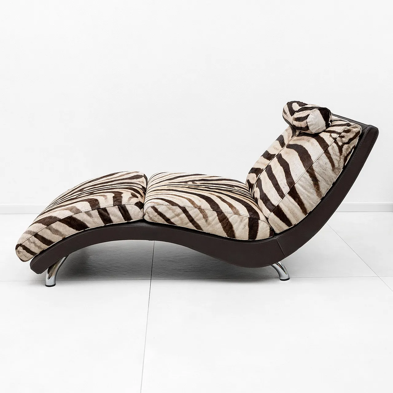 Chaise longue cowhide with sebra pattern, 1980s 6