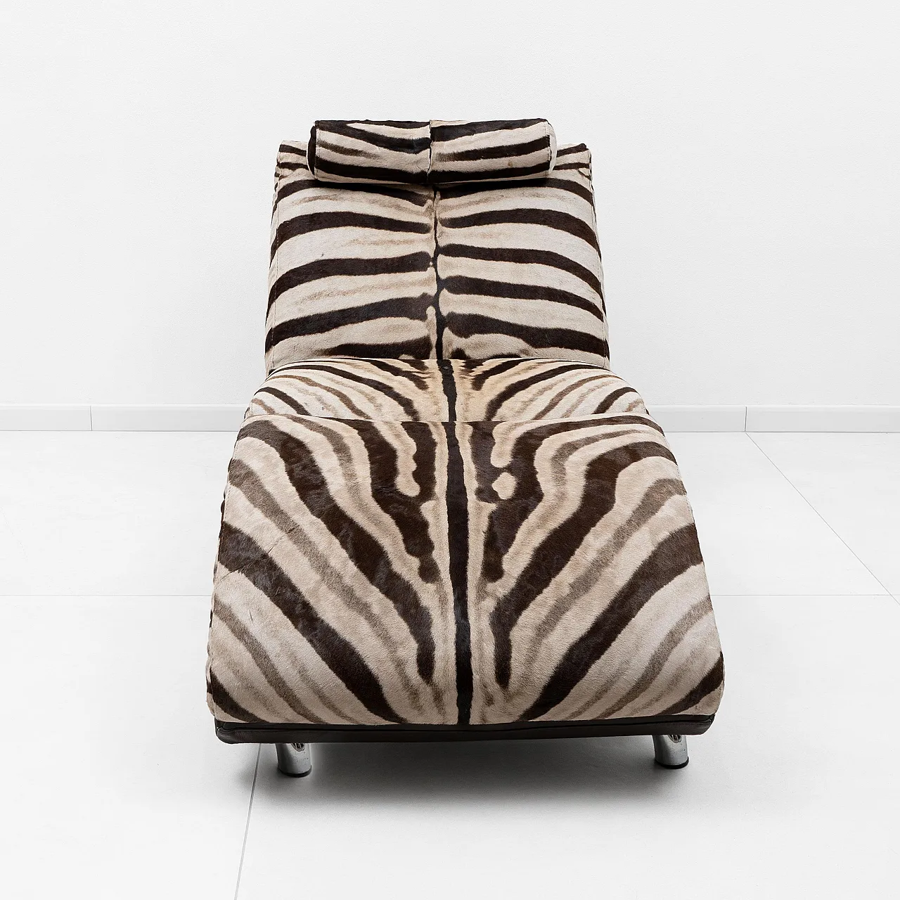 Chaise longue cowhide with sebra pattern, 1980s 7