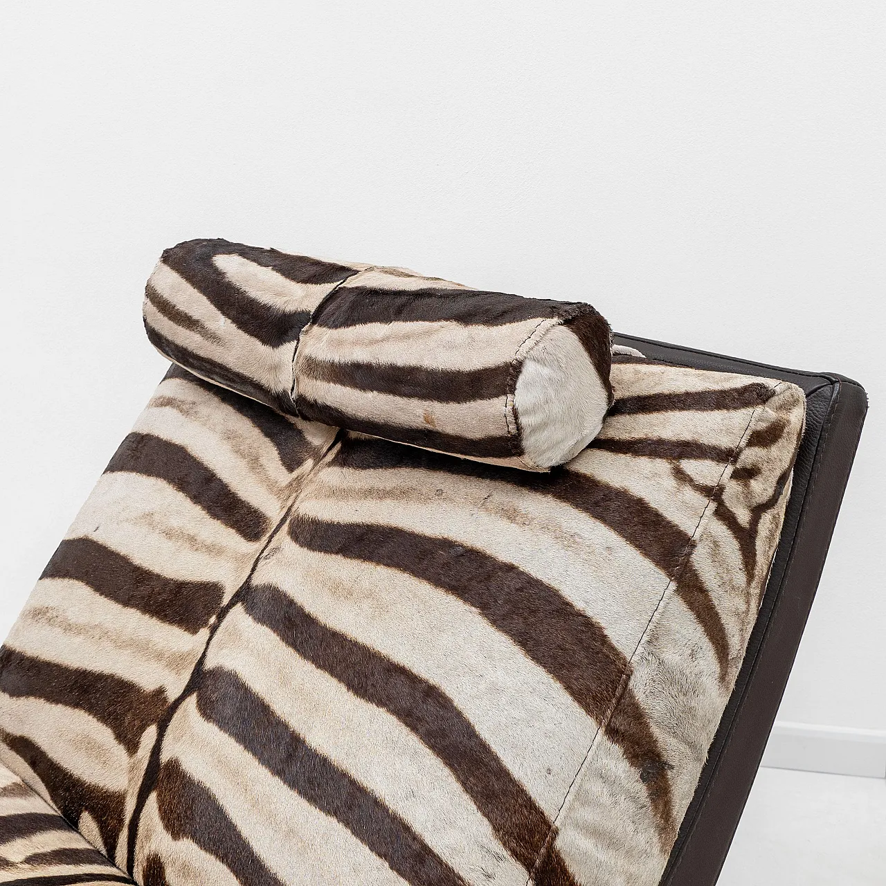 Chaise longue cowhide with sebra pattern, 1980s 8