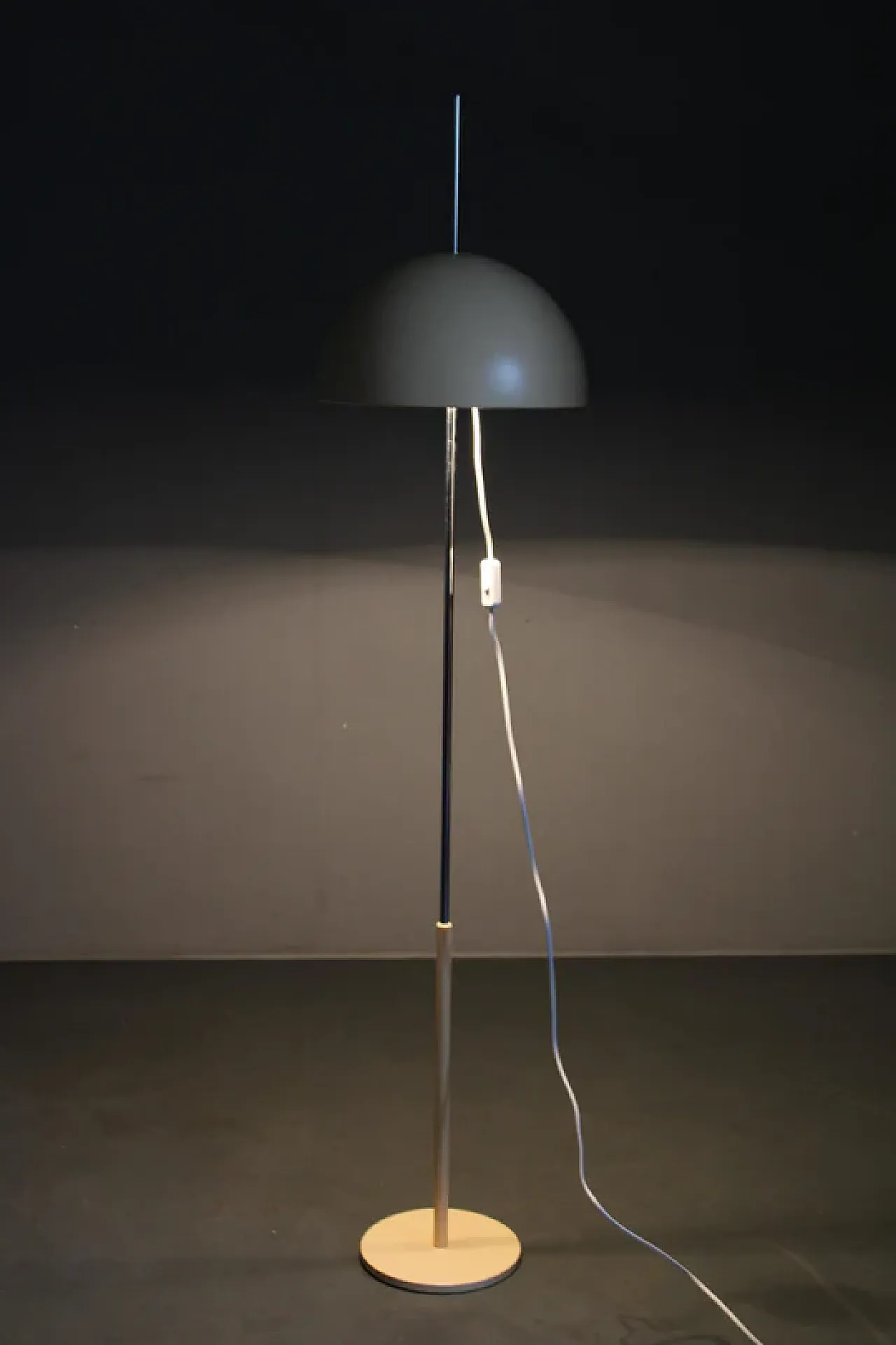 Lampada da terra a forma di fungo in metallo di Napako, anni '70 6