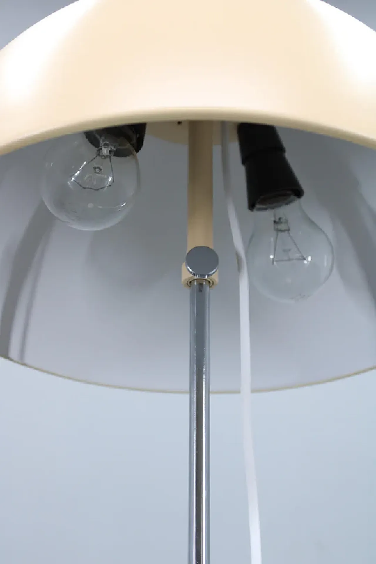 Lampada da terra a forma di fungo in metallo di Napako, anni '70 9