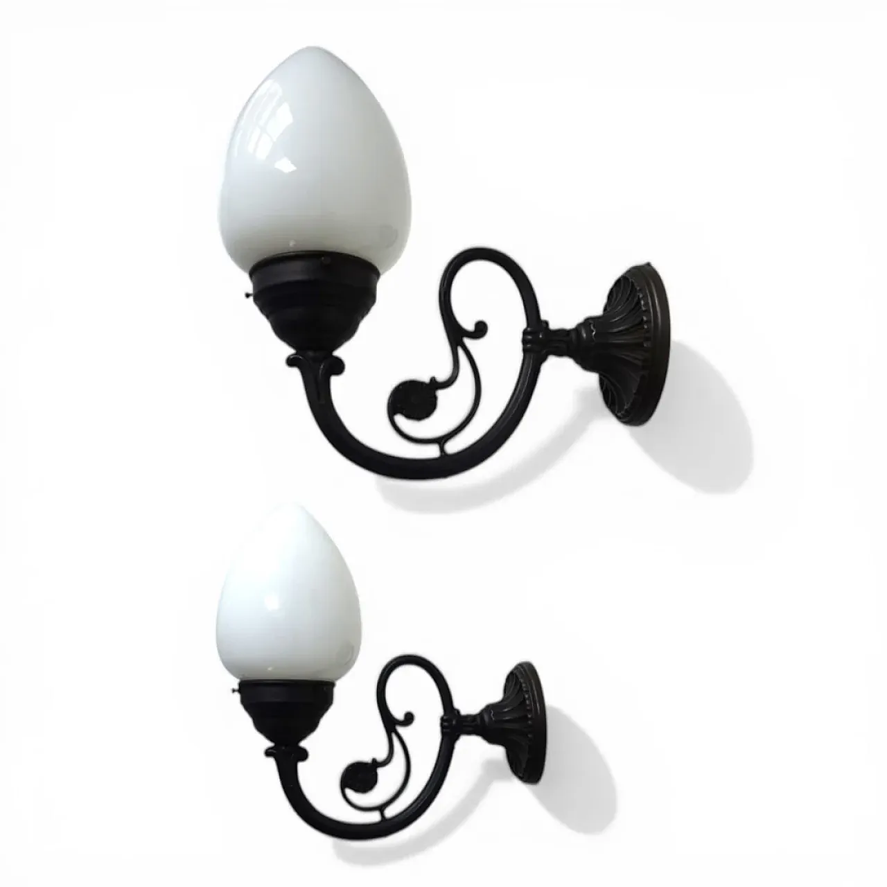 Pair of Art Nouveau brass wall lights, 20th century 4