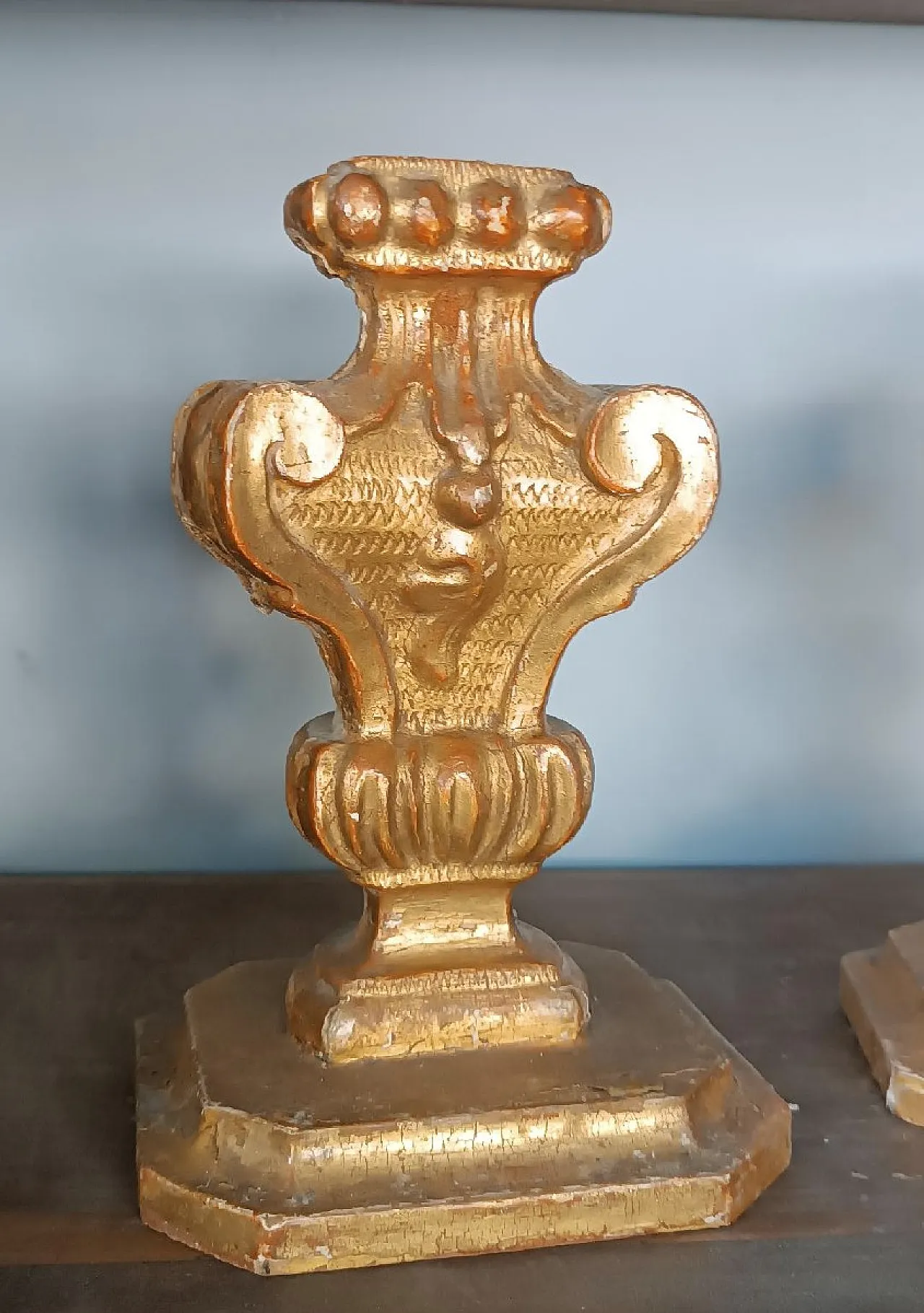 Pair of carved and gilded wooden candlesticks, 19th century 3