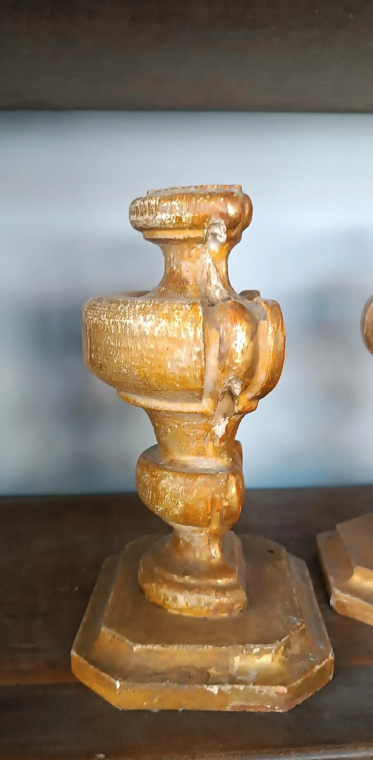 Pair of carved and gilded wooden candlesticks, 19th century 4