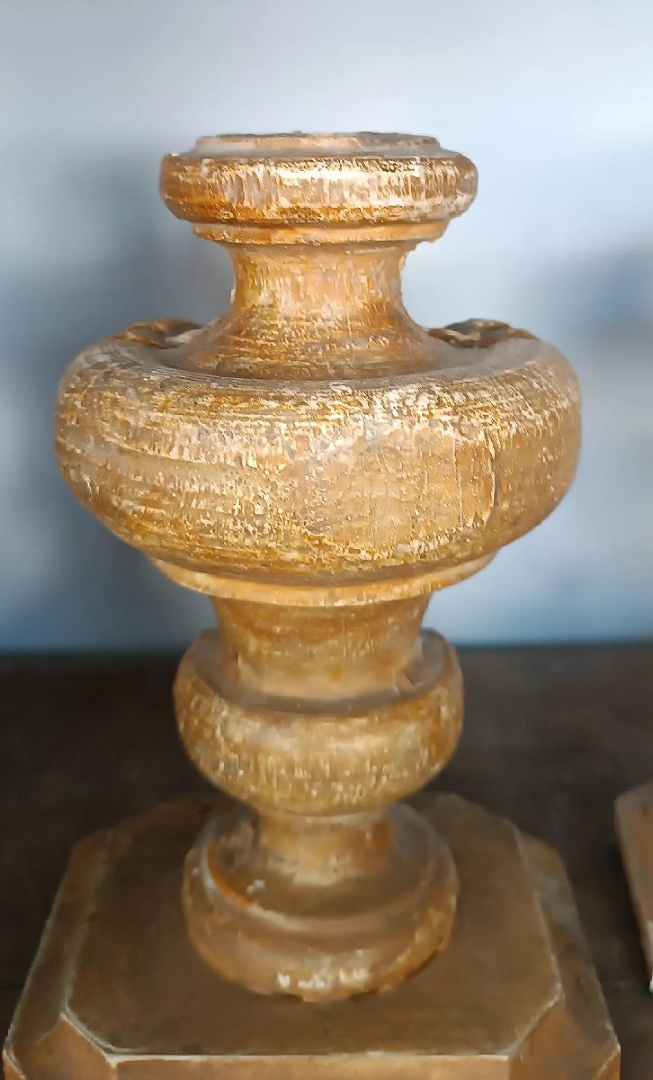 Pair of carved and gilded wooden candlesticks, 19th century 5