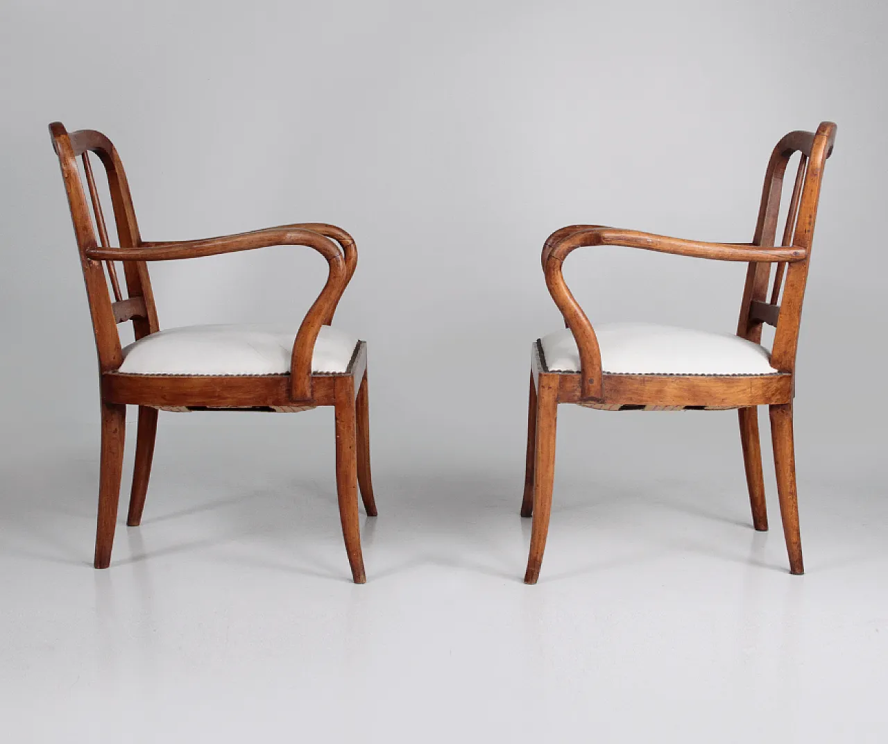 Coppia di poltroncine in legno ed ecopelle, anni '40 1