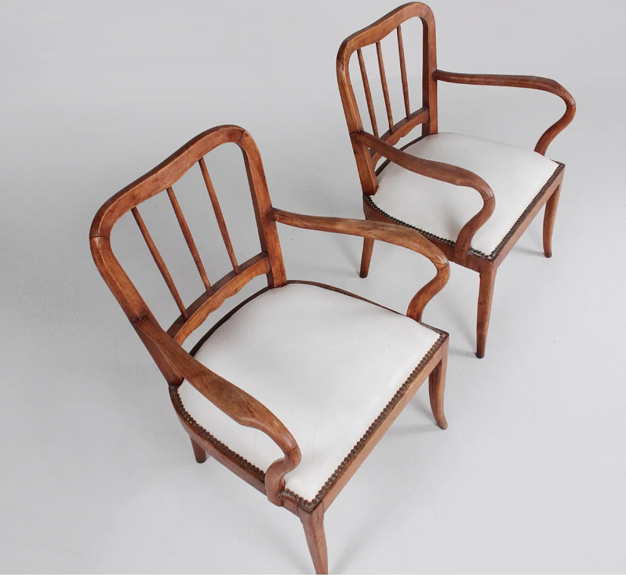 Coppia di poltroncine in legno ed ecopelle, anni '40 4