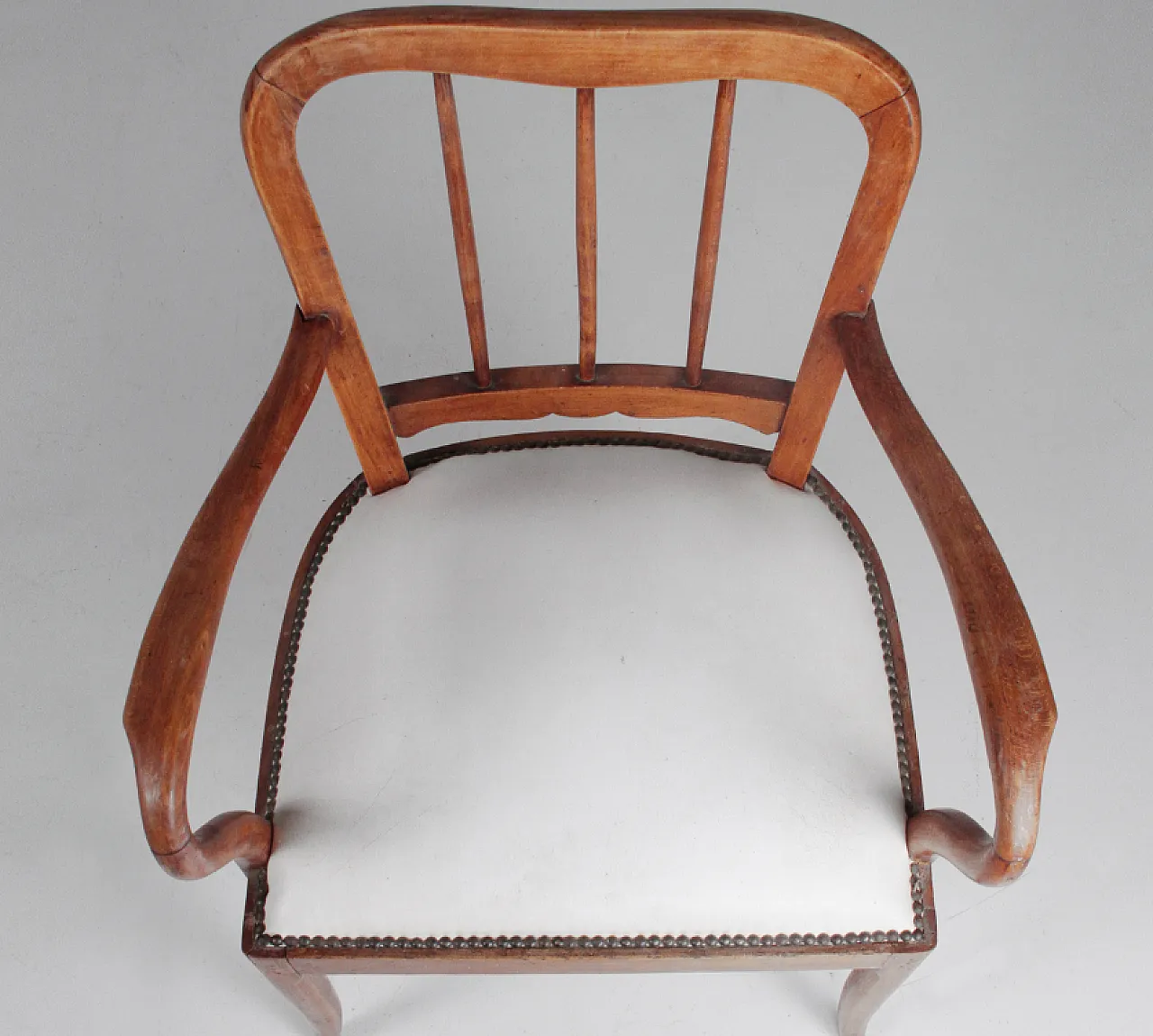 Coppia di poltroncine in legno ed ecopelle, anni '40 7